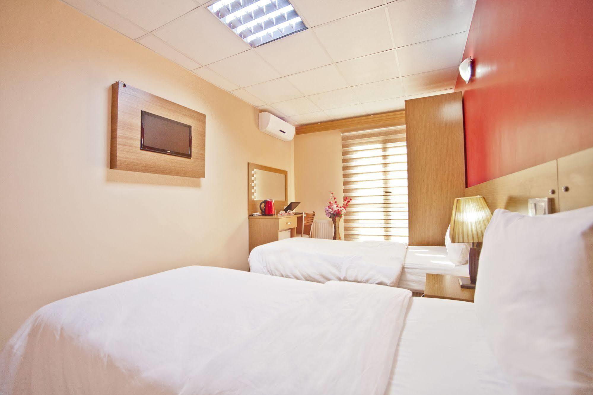 Avcilar Vizyon Hotel อิสตันบูล ภายนอก รูปภาพ